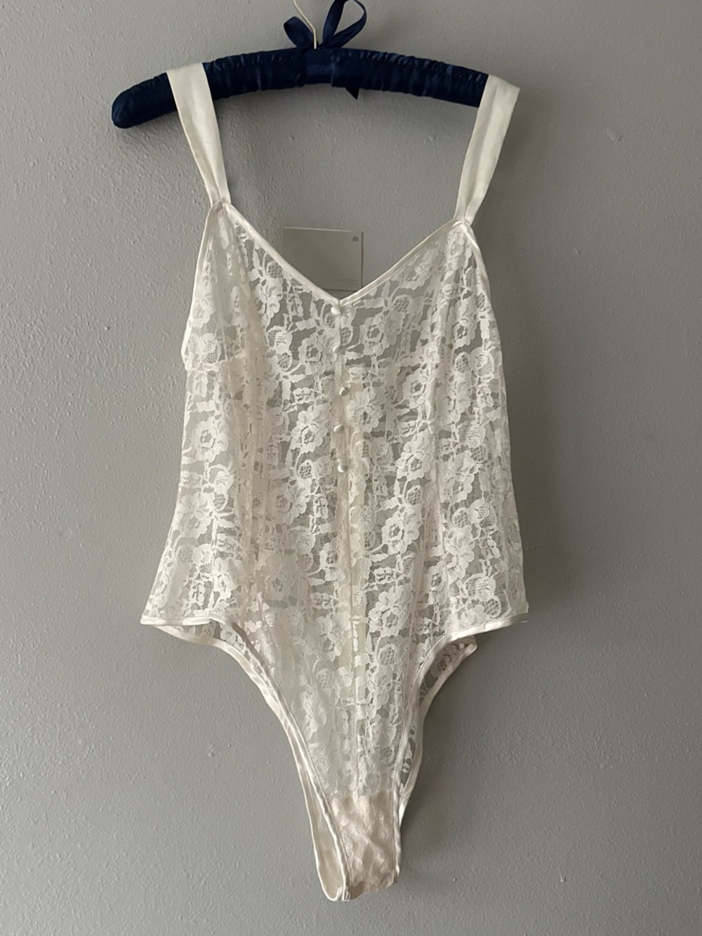 Vintage 80s/90s Victoria’s Secret white floral lace bodysuit